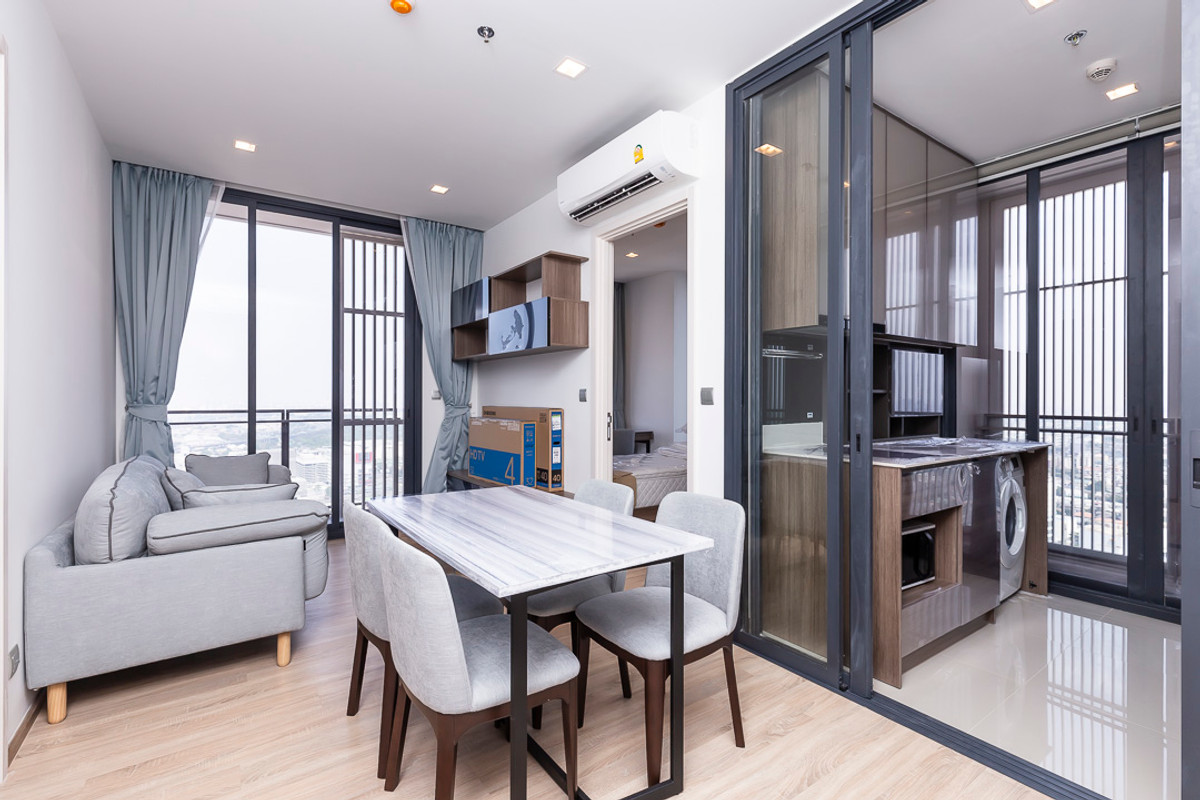 For RentCondoSapankwai,Jatujak : ✨New✨ THE LINE Phahol- Pradipat 2Bedrooms | High-floor unit 40+ | Fully Furnished & Ready to move in. Location meets every need.