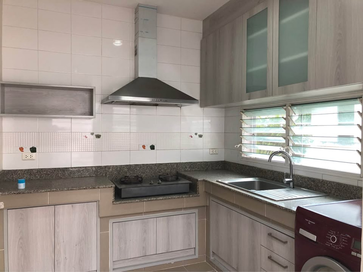 For RentHousePattanakan, Srinakarin : For rent 81.5 sq m, 3 bedrooms, 3 bathrooms, 2-story detached house, Manthana Rama 9, Srinakarin, Krungthep Kreetha Soi 7.