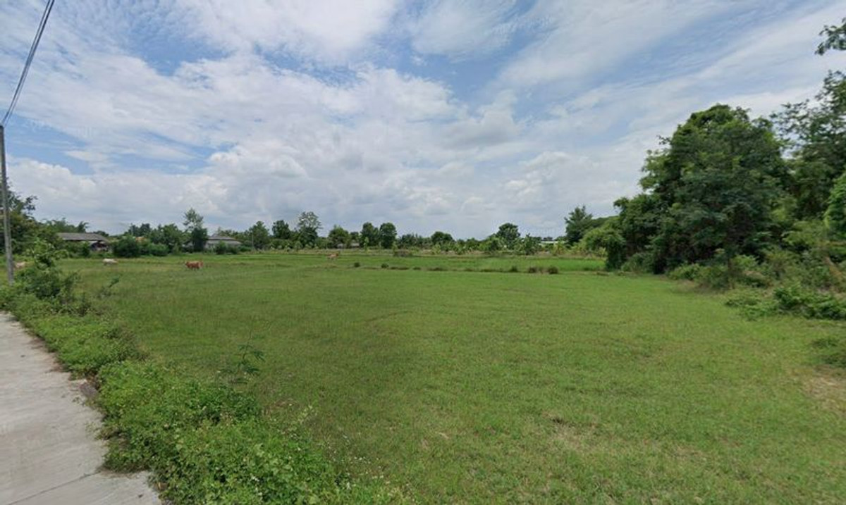 For SaleLandLamphun : Empty land for sale, 5 rai 1 ngan 22.5 square wah, Ban Thi Subdistrict, Ban Thi District, Lamphun Province.