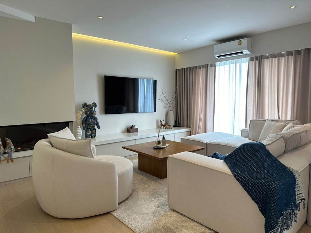 For RentCondoSukhumvit, Asoke, Thonglor : Luxurious and spacious 3-bedroom at Casa Viva near Ekkamai BTSRent only 135,000 THB/month with complete amenities!