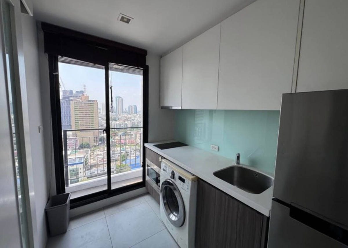 For RentCondoWongwianyai, Charoennakor : Best Price 🔥 For rent Urbano Absolute Sathorn-Taksin, nice room, very good price, high floor, city view 💗