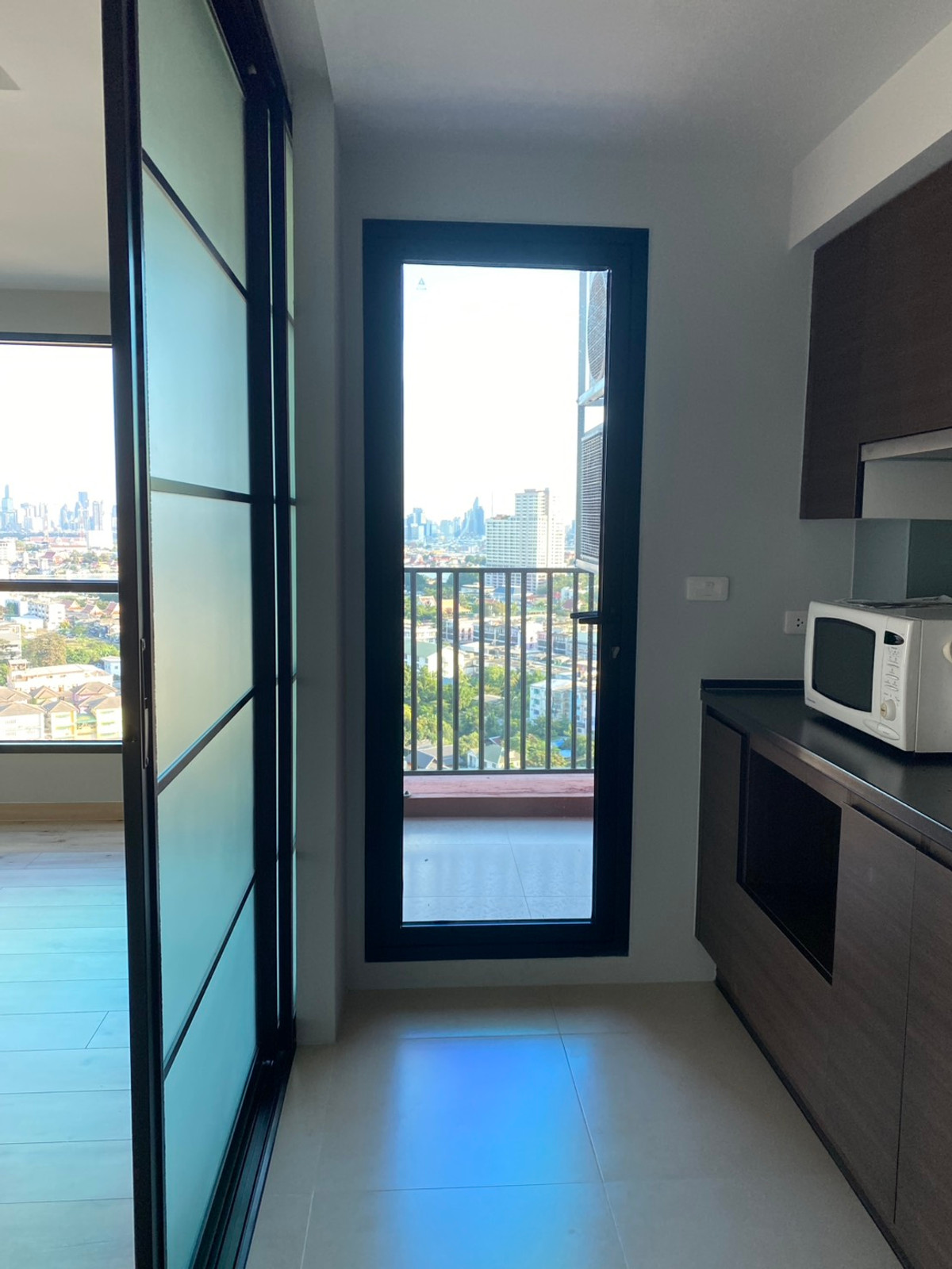 ขายคอนโดปิ่นเกล้า จรัญสนิทวงศ์ : 🔥ขาย Brix Condominium ห้องสวย ชั้นสูง วิวเมือง ระเบียงกว้างมากก น่าอยู่สุดๆ 