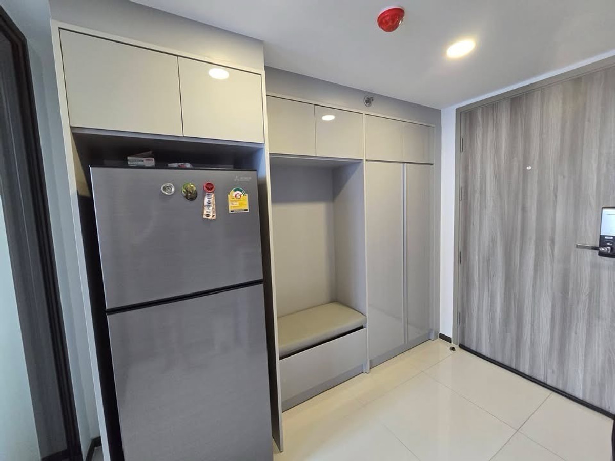 For RentCondoRamkhamhaeng, Hua Mak : 🏢✨ For sale/rent Knightsbridge Space Ratchayothin
🚆 Next to BTS Phahonyothin 24, just a few steps from the station, very good location in the heart of Ratchayothin.

💰 Rental price 25,000 baht / month