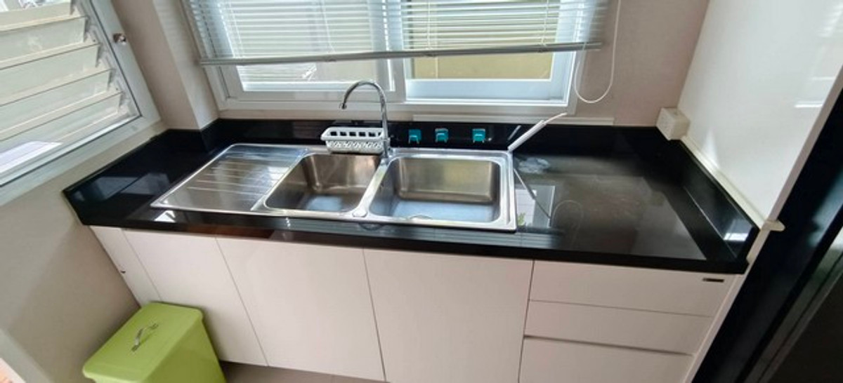 For RentHouseSamut Prakan,Samrong : HR3318 Luxury detached house for rent, Nara Botanic Srinakarin project, close to the Yellow Line, only 200 meters, built-in throughout, ready to move in.