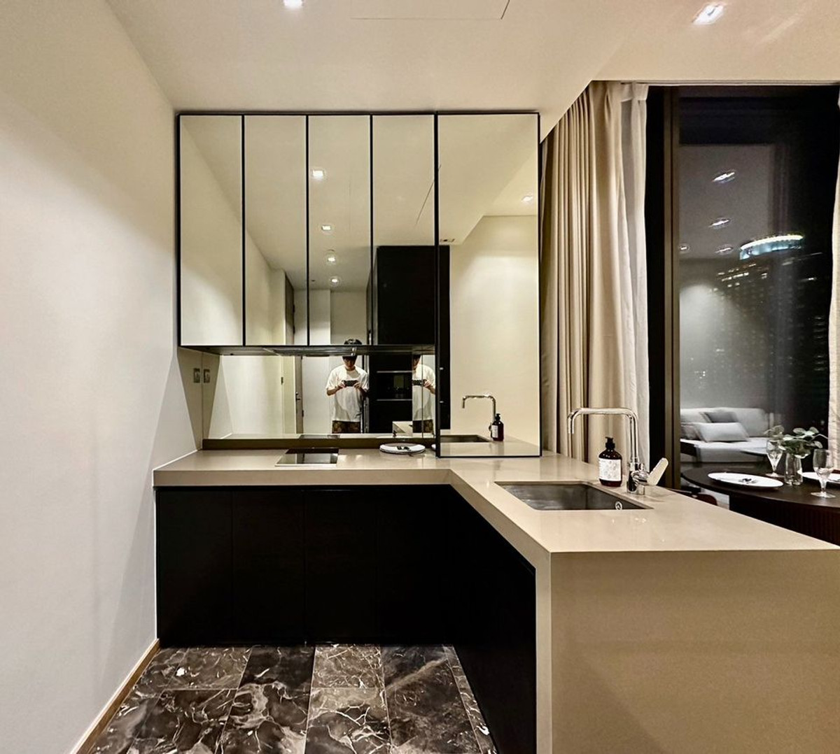 For RentCondoWitthayu, Chidlom, Langsuan, Ploenchit : Luxury condo 28 Chidlom, only 280 m from BTS.1 bedroom, 46.67 sq.m. with complete amenities!