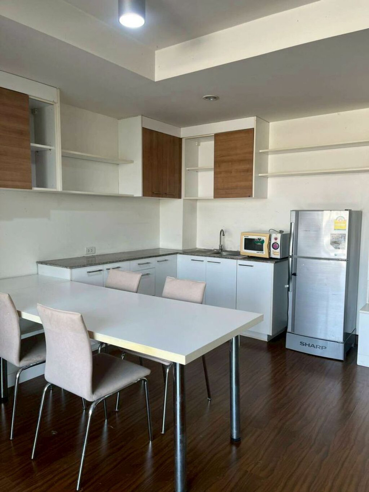 For RentCondoPattanakan, Srinakarin : For Rent The IRIS Rama 9 - Srinakarin Unit 515/45 (Pool view)