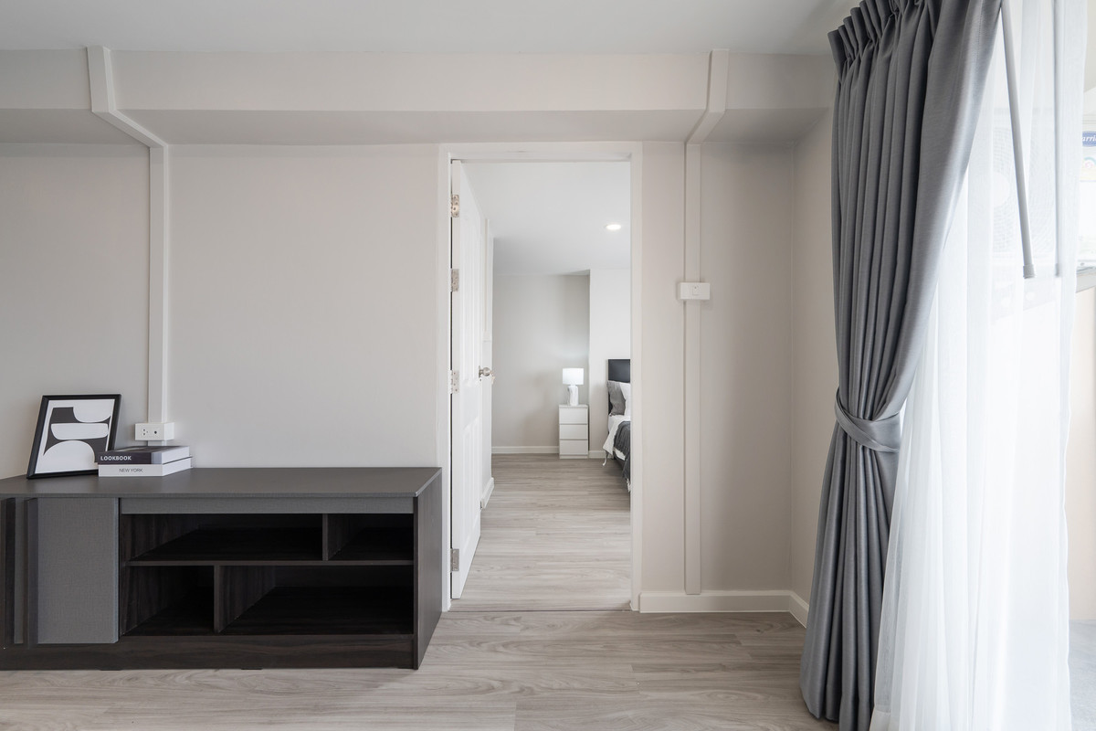 ขายคอนโดบางนา แบริ่ง ลาซาล : ขายคอนโด : 2 ห้องนอน  Bangna Place  คอนโดทำเลทองบางนา!   (Rt-01)