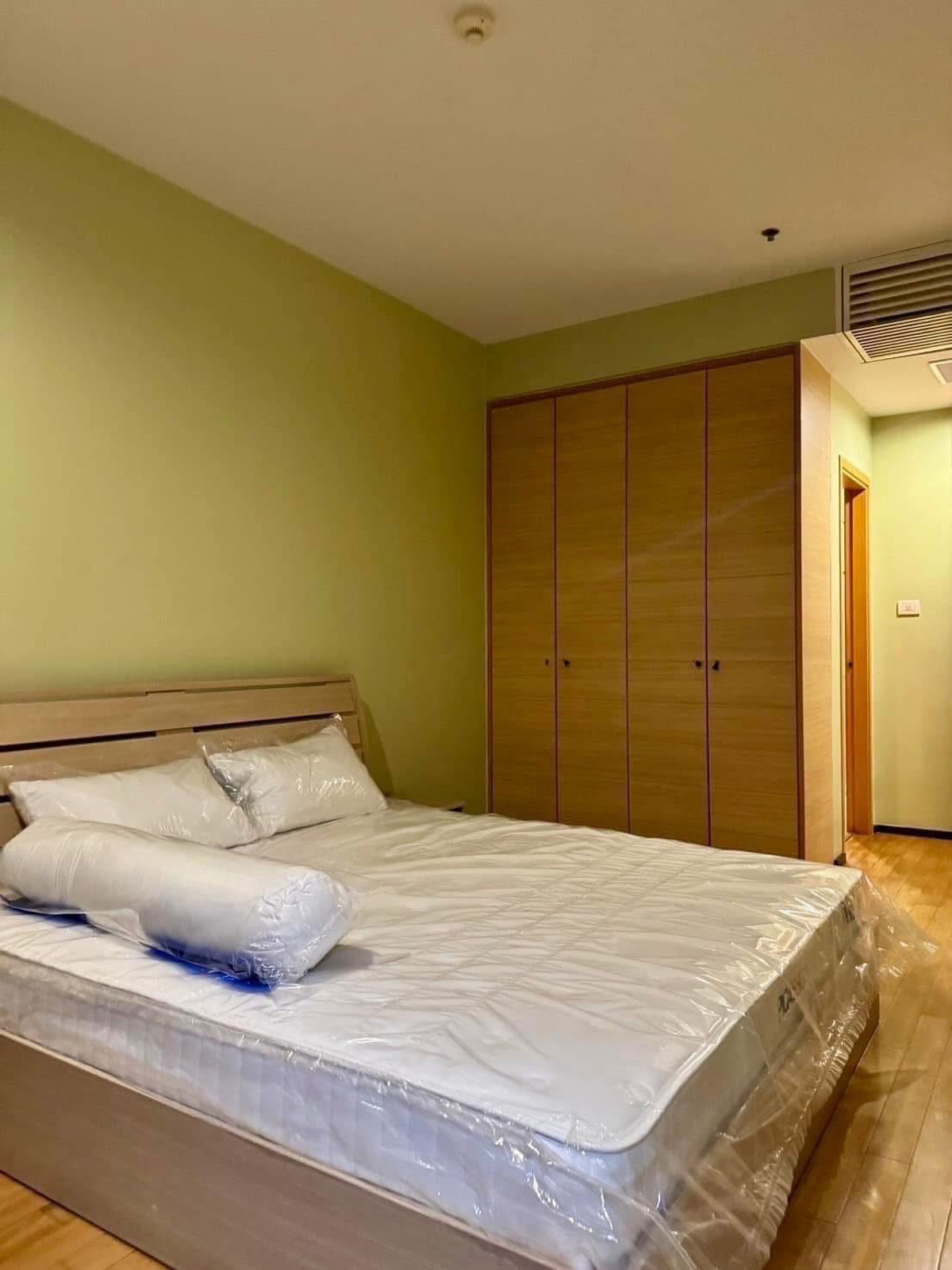 For RentCondoSathorn, Narathiwat : ✨ For rent, The Empire Place Sathorn, beautiful room, very livable, very good price, fully decorated, ready to move in.