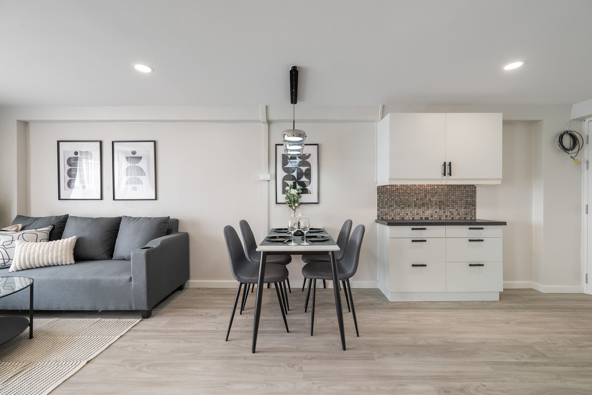 ขายคอนโดบางนา แบริ่ง ลาซาล : ขายคอนโด : 2 ห้องนอน  Bangna Place  คอนโดทำเลทองบางนา!   (Rt-01)