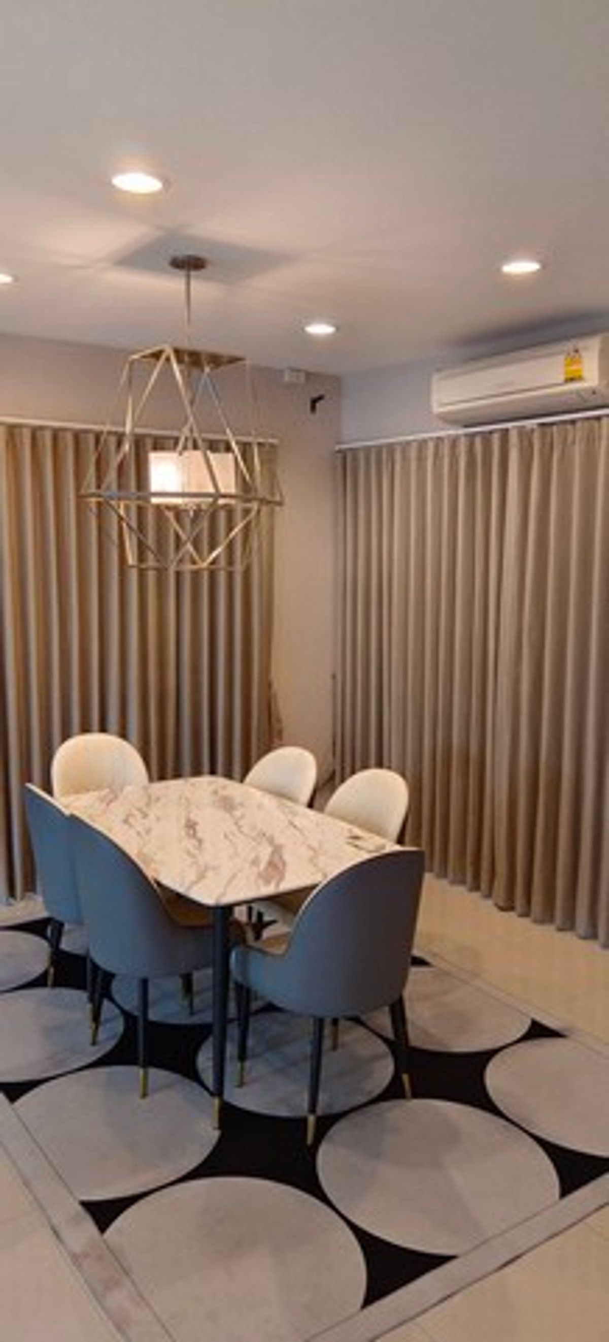 For RentHouseSamut Prakan,Samrong : HR3318 Luxury detached house for rent, Nara Botanic Srinakarin project, close to the Yellow Line, only 200 meters, built-in throughout, ready to move in.