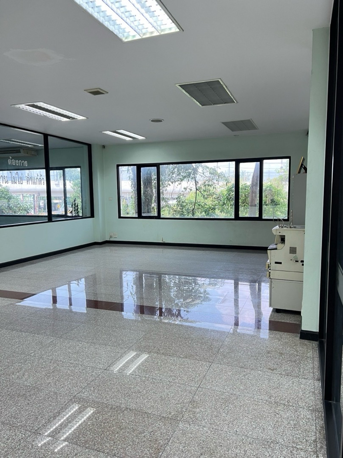 โกดังนนทบุรี บางใหญ่ บางบัวทอง : เช่า/ขาย อาคารสำนักงานพร้อมโกดัง ต.ตลาดขวัญอ.เมืองนนทบุรี จ.นนทบุรี สำนักงาน 4 ชั้น ขนาด1,400 ตร.ม เช่า 175,000 บาท ขาย 29,900,000 บาท