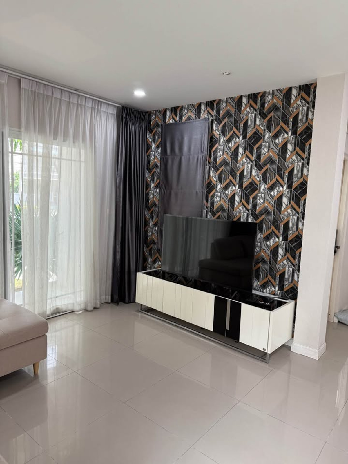 For RentHousePattanakan, Srinakarin : For rent 81.5 sq m, 3 bedrooms, 3 bathrooms, 2-story detached house, Manthana Rama 9, Srinakarin, Krungthep Kreetha Soi 7.