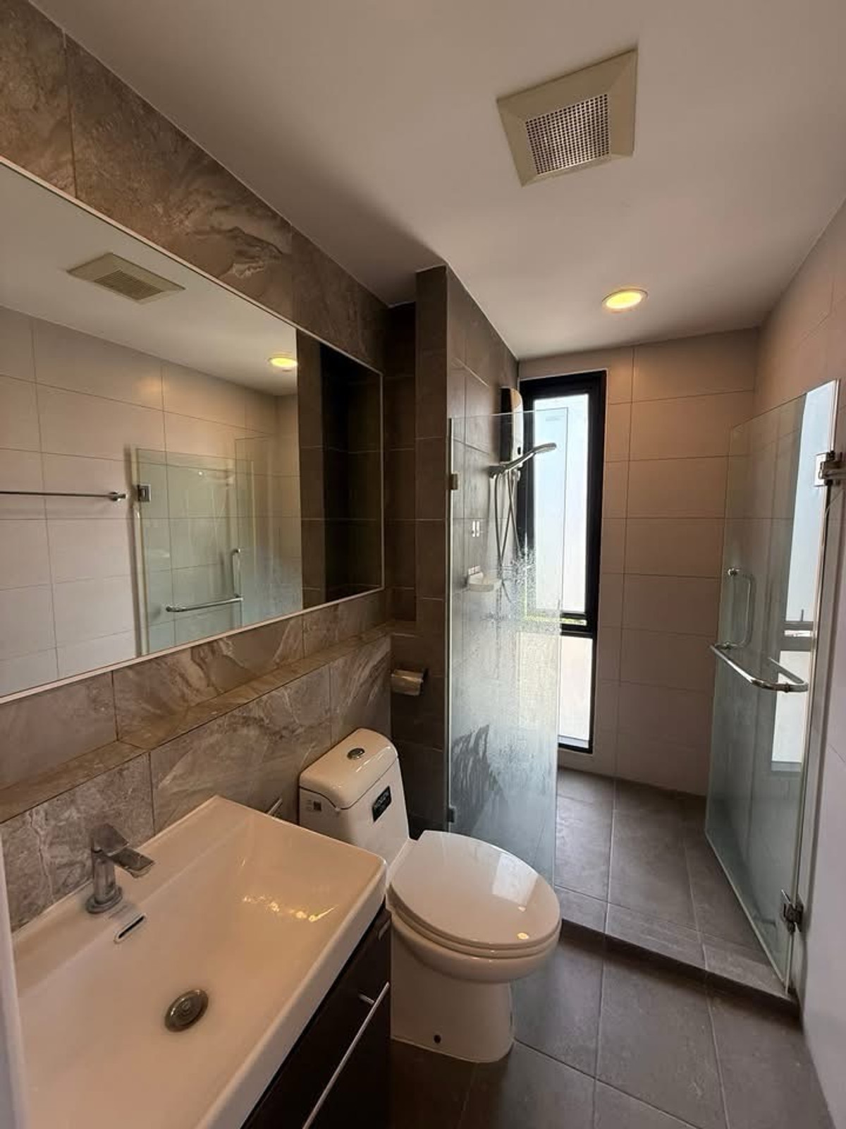 For RentCondoThaphra, Talat Phlu, Wutthakat : 🏢 For rent Beat Bangwa Interchange Condo
✨ Condo near BTS / MRT Bang Wa, convenient travel, there is a shuttle to the station ✨
💰 Rent 10,000 baht / month