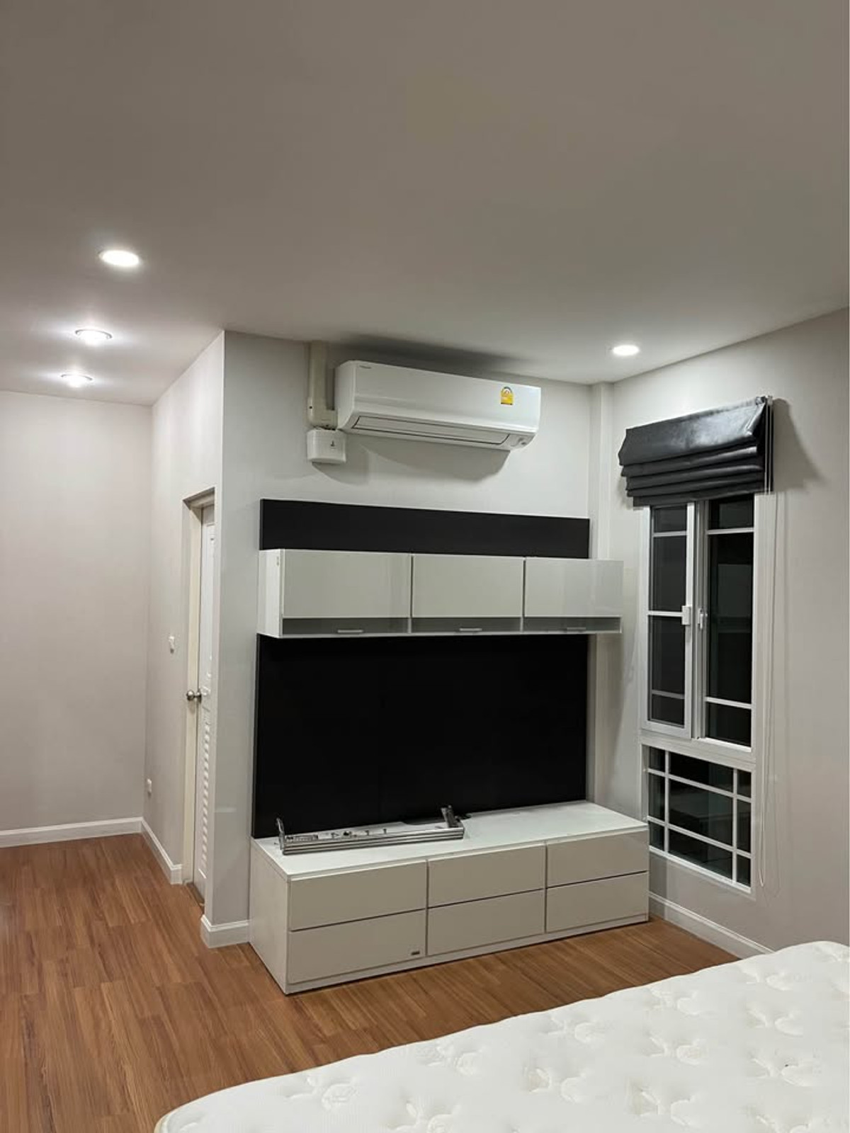 For RentHousePattanakan, Srinakarin : For rent 81.5 sq m, 3 bedrooms, 3 bathrooms, 2-story detached house, Manthana Rama 9, Srinakarin, Krungthep Kreetha Soi 7.