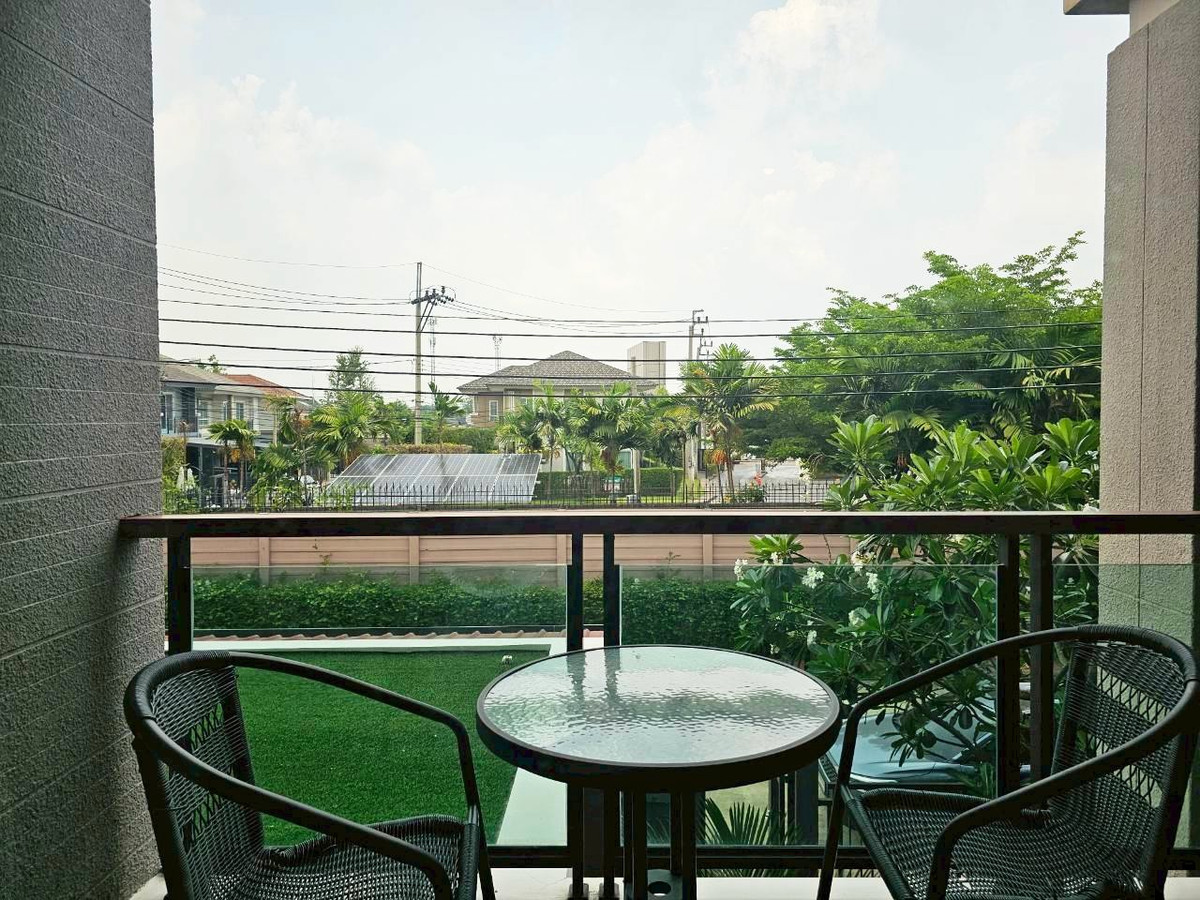 บ้านวิภาวดี ดอนเมือง หลักสี่ : ให้เช่า/ขาย บ้านหรู 3ชั้น  ภัสสร สรงประภา ดอนเมือง เนื้อที่มากถึง 60 ตรว. พื้นที่ใช้สอย 275 ตร.ม. 5 ห้องนอน  6ห้องน้ำ บ้านหลังพิเศษไม่มีบ้านตรงข้าม เป็น Private Zone ตกแต่งครบ Fully Furnished  ทำเลดีเดินทางเข้าเมืองสะดวก ใกล้สนามบินดอนเมือง