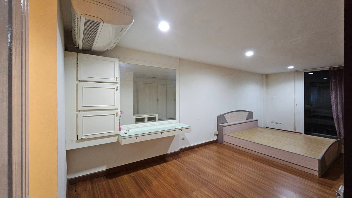 For RentTownhomeChokchai 4, Ladprao 71, Ladprao 48, : 🏡 For rent, 4-story townhome, Lat Phrao 71 (Sukonthasawat)
✨ Location next to the main road, ready to move in | Suitable for Home Office + living.
💰 Rent only 26,000 baht / month