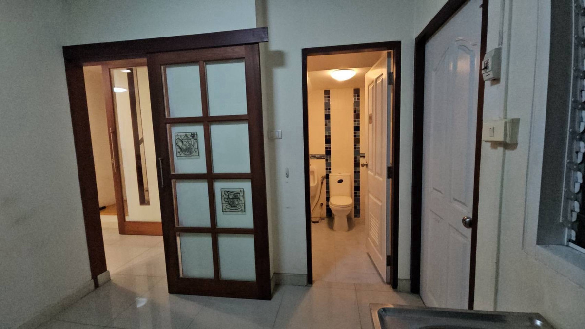 ให้เช่าทาวน์โฮมโชคชัย4 ลาดพร้าว71 : 🏡 ให้เช่า ทาวน์โฮม 4 ชั้น ลาดพร้าว 71 (สุคนธสวัสดิ์)
✨ ทำเลติดถนนใหญ่ พร้อมอยู่ | เหมาะทำ Home Office + อยู่อาศัย
💰 ค่าเช่าเพียง 25,000 บาท / เดือน