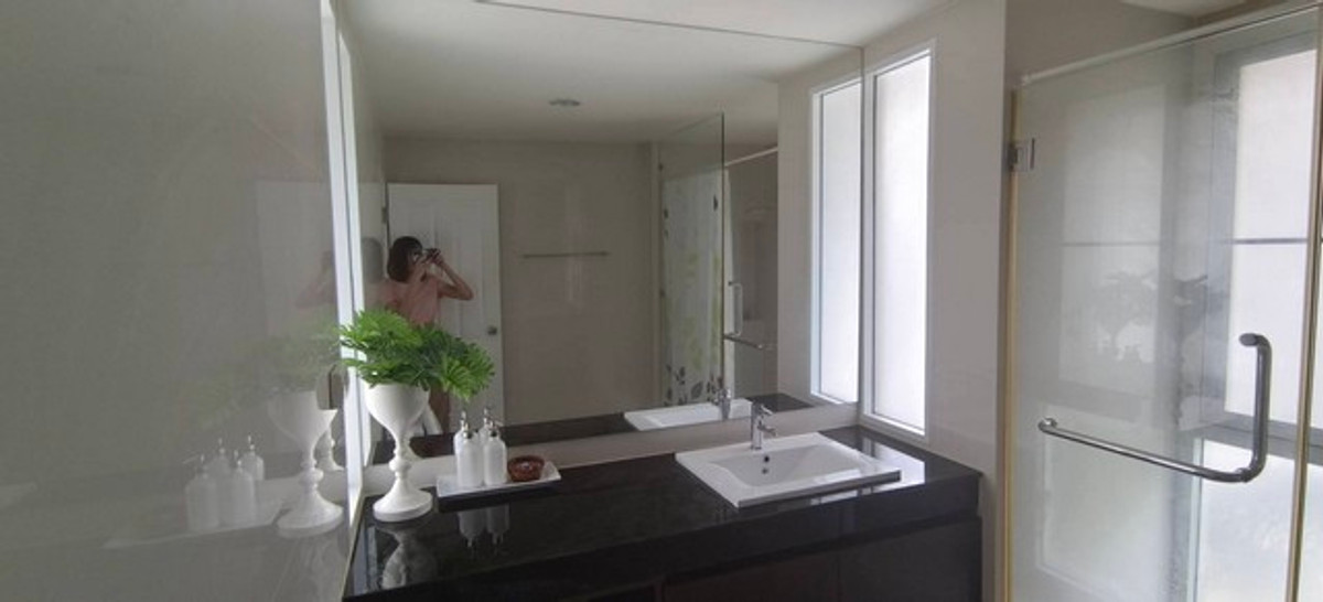 For RentHouseSamut Prakan,Samrong : HR3318 Luxury detached house for rent, Nara Botanic Srinakarin project, close to the Yellow Line, only 200 meters, built-in throughout, ready to move in.