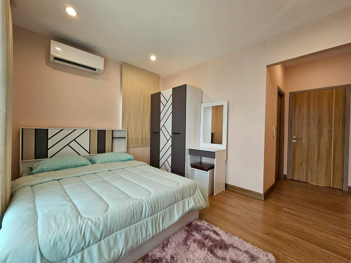 บ้านวิภาวดี ดอนเมือง หลักสี่ : ให้เช่า/ขาย บ้านหรู 3ชั้น  ภัสสร สรงประภา ดอนเมือง เนื้อที่มากถึง 60 ตรว. พื้นที่ใช้สอย 275 ตร.ม. 5 ห้องนอน  6ห้องน้ำ บ้านหลังพิเศษไม่มีบ้านตรงข้าม เป็น Private Zone ตกแต่งครบ Fully Furnished  ทำเลดีเดินทางเข้าเมืองสะดวก ใกล้สนามบินดอนเมือง