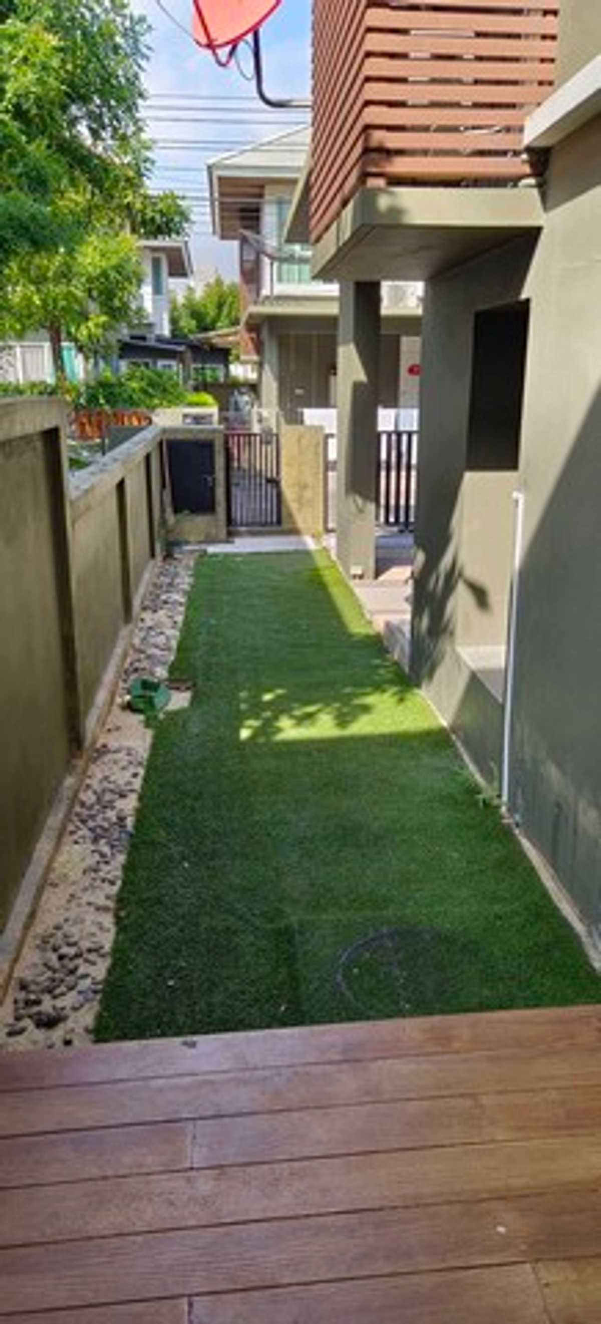 For RentHouseSamut Prakan,Samrong : HR3318 Luxury detached house for rent, Nara Botanic Srinakarin project, close to the Yellow Line, only 200 meters, built-in throughout, ready to move in.