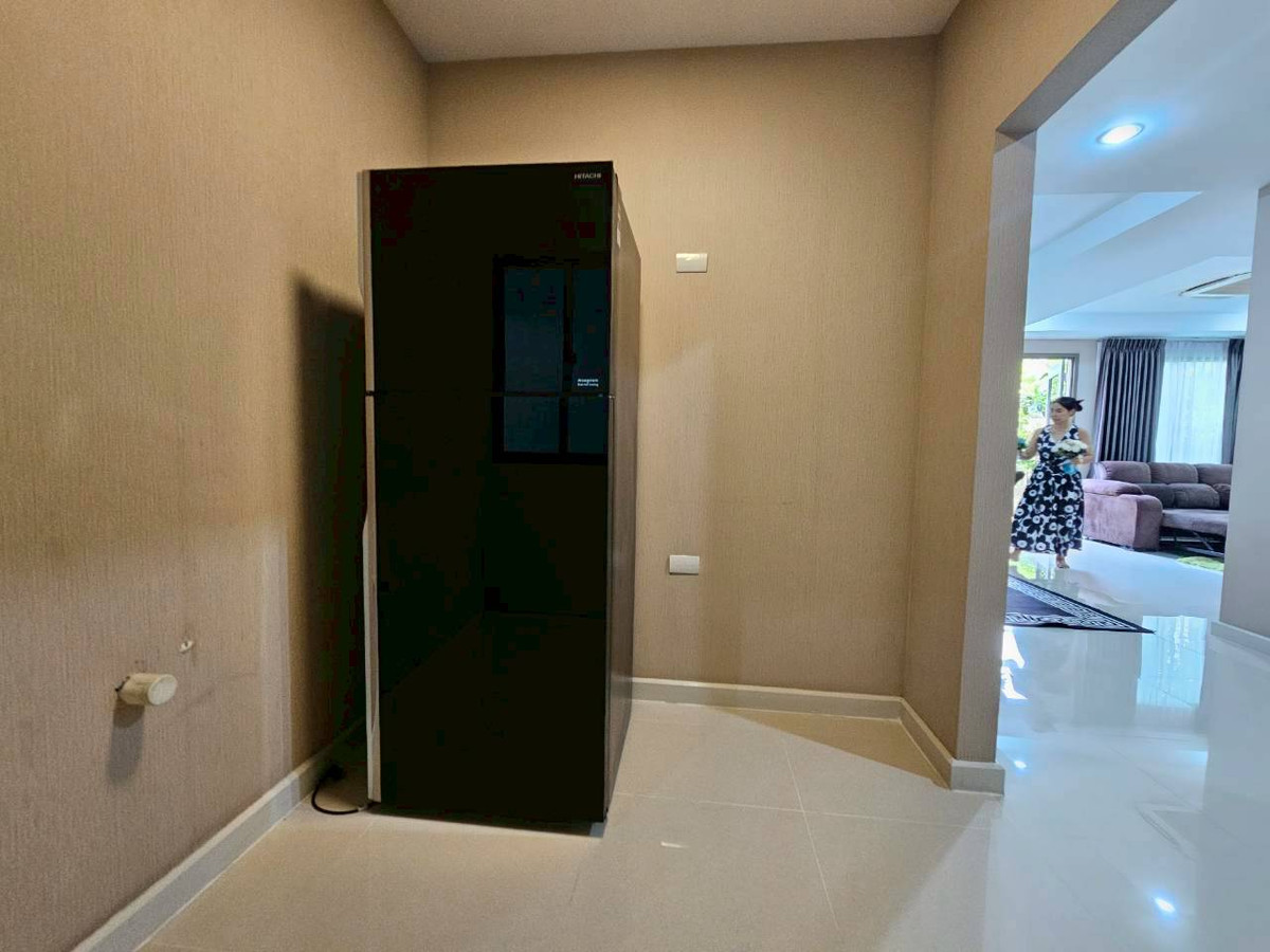 บ้านวิภาวดี ดอนเมือง หลักสี่ : ให้เช่า/ขาย บ้านหรู 3ชั้น  ภัสสร สรงประภา ดอนเมือง เนื้อที่มากถึง 60 ตรว. พื้นที่ใช้สอย 275 ตร.ม. 5 ห้องนอน  6ห้องน้ำ บ้านหลังพิเศษไม่มีบ้านตรงข้าม เป็น Private Zone ตกแต่งครบ Fully Furnished  ทำเลดีเดินทางเข้าเมืองสะดวก ใกล้สนามบินดอนเมือง