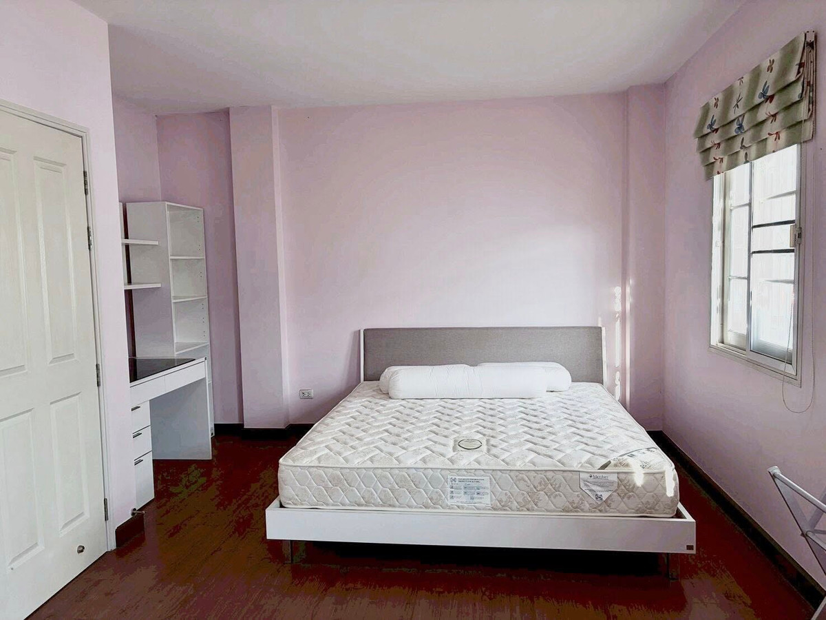 For RentTownhomeThaphra, Talat Phlu, Wutthakat : HR3319 Townhome for rent, Project: Urban Sathorn, corner house, wide area, connected to Sathorn only 10 minutes, near BTS Bang Wa.