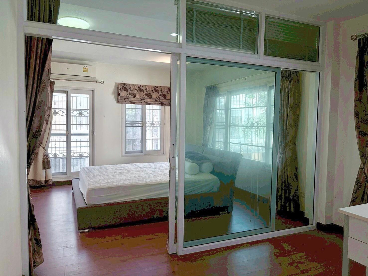 For RentTownhomeThaphra, Talat Phlu, Wutthakat : HR3319 Townhome for rent, Project: Urban Sathorn, corner house, wide area, connected to Sathorn only 10 minutes, near BTS Bang Wa.