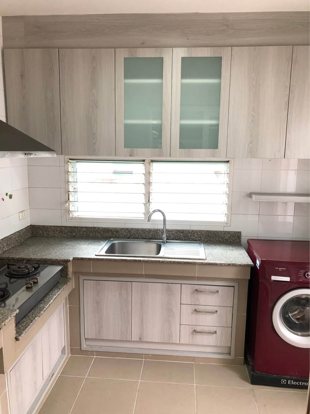 For RentHousePattanakan, Srinakarin : For rent 81.5 sq m, 3 bedrooms, 3 bathrooms, 2-story detached house, Manthana Rama 9, Srinakarin, Krungthep Kreetha Soi 7.