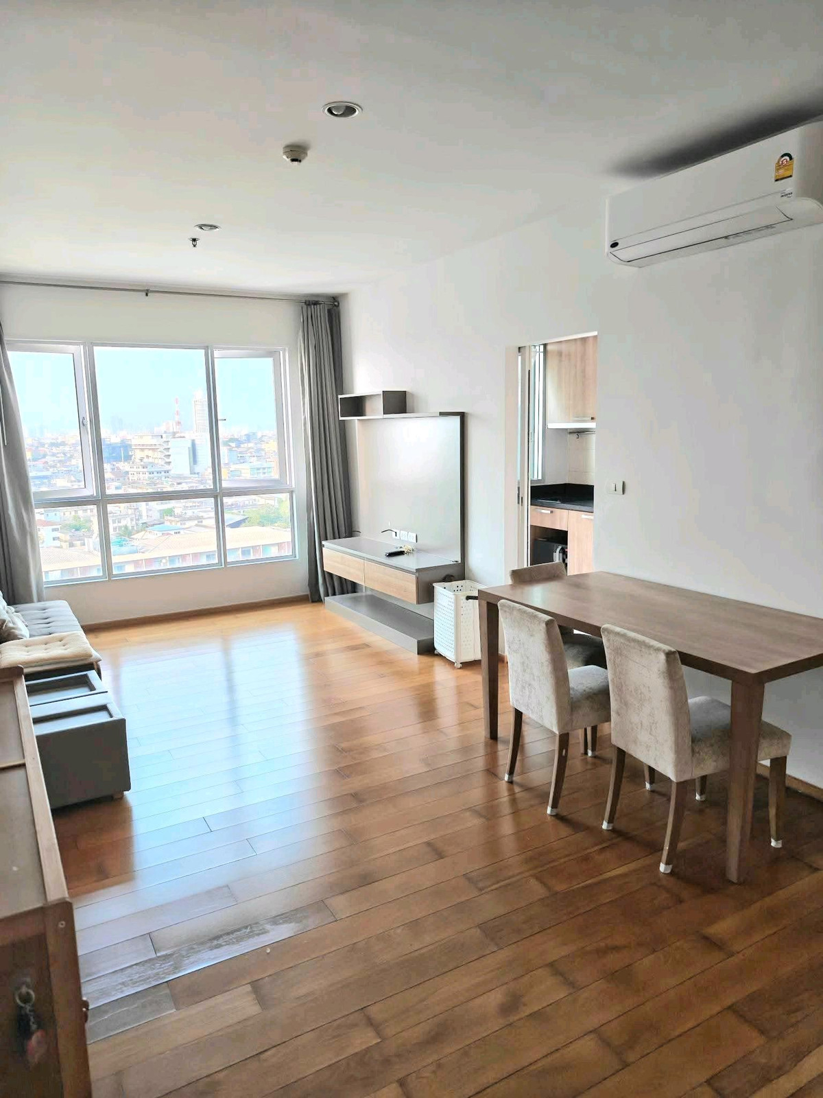 ให้เช่าคอนโดวงเวียนใหญ่ เจริญนคร : ให้เช่าคอนโด Hive ตากสิน 
(BTS วงเวียนใหญ่ 110 ม.) 

ห้องขนาด  67 ตรม. ชั้น 15
2 ห้องนอน 2 ห้องน้ำ 

25,000 บาท/เดือน

 ( ล่วงหน้า 1 เดือน + ประกัน 2 เดือน)
สัญญาขั้นต่ำ 1 ปี 

สนใจทักแชท ได้เลยค่ะ

สอบถามข้อมูลเพิ่มเติมหรือนัดชมสถานที่ติดต่อ 
⛳👉099-265-