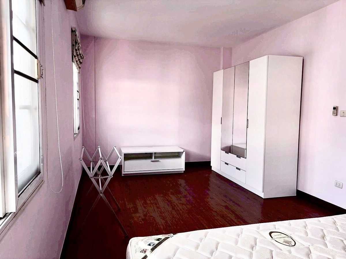 For RentTownhomeThaphra, Talat Phlu, Wutthakat : HR3319 Townhome for rent, Project: Urban Sathorn, corner house, wide area, connected to Sathorn only 10 minutes, near BTS Bang Wa.