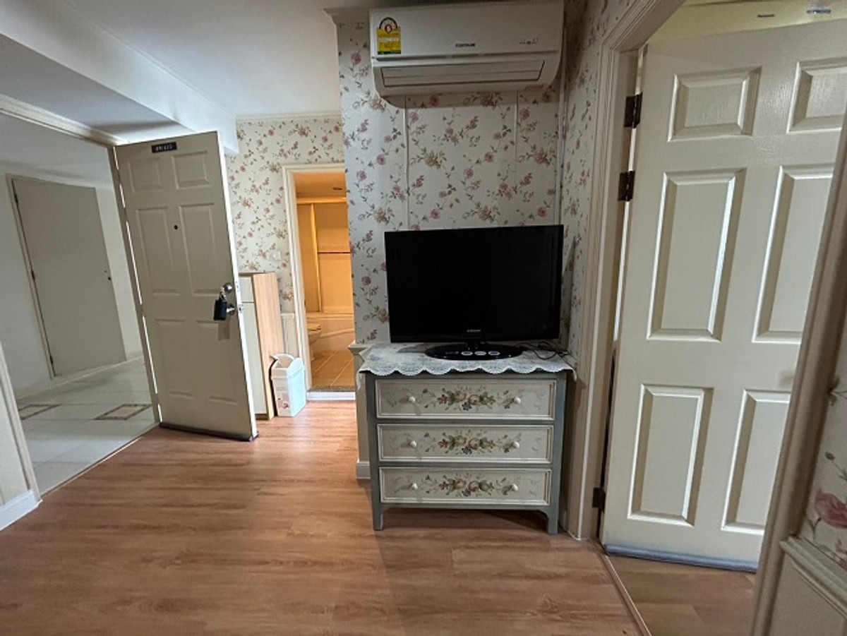 For RentCondoPinklao, Charansanitwong : Lumpini Place Pinklao 2 Condo, Central Pinklao The Sense Department Store next door, for rent 8500 baht, room 33 square meters.