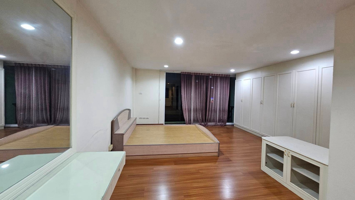 ให้เช่าทาวน์โฮมโชคชัย4 ลาดพร้าว71 : 🏡 ให้เช่า ทาวน์โฮม 4 ชั้น ลาดพร้าว 71 (สุคนธสวัสดิ์)
✨ ทำเลติดถนนใหญ่ พร้อมอยู่ | เหมาะทำ Home Office + อยู่อาศัย
💰 ค่าเช่าเพียง 25,000 บาท / เดือน