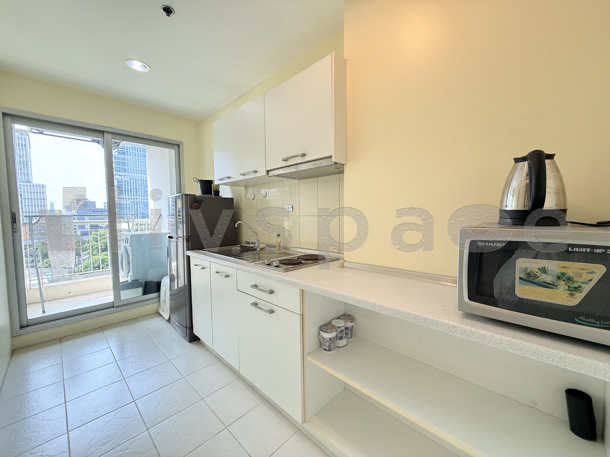 For RentCondoSathorn, Narathiwat : ▚ LH162ツ For Rent: Life@Sathorn 10 1BR 41sqm. 18K🏙️✨ Freshly Cleaned, Fully Furnished, Ready to View, Best Value!
