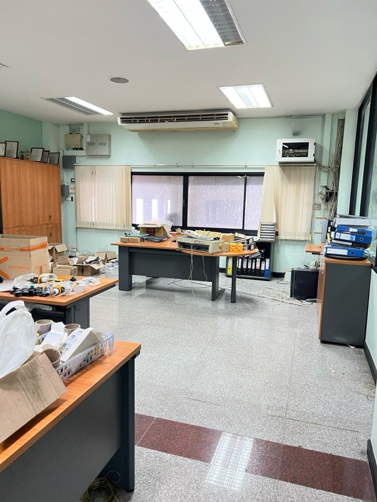 โกดังนนทบุรี บางใหญ่ บางบัวทอง : เช่า/ขาย อาคารสำนักงานพร้อมโกดัง ต.ตลาดขวัญอ.เมืองนนทบุรี จ.นนทบุรี สำนักงาน 4 ชั้น ขนาด1,400 ตร.ม เช่า 175,000 บาท ขาย 29,900,000 บาท