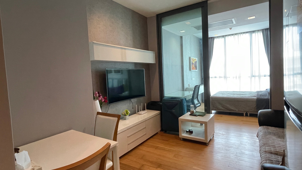 For RentCondoNana, North Nana,Sukhumvit13, Soi Nana : Best Price 💗 For rent Hyde Sukhumvit 13 beautiful room  good price city view high floor fully furnished.