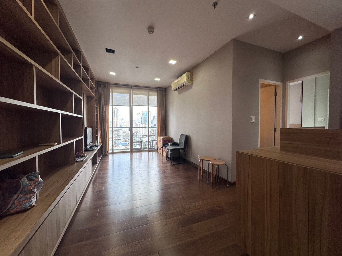 CondoRatchathewi,Phayathai : 1 bedroom, 57 sq m., rare position, Muji style room, Engineering wood floor, available and ready to view.