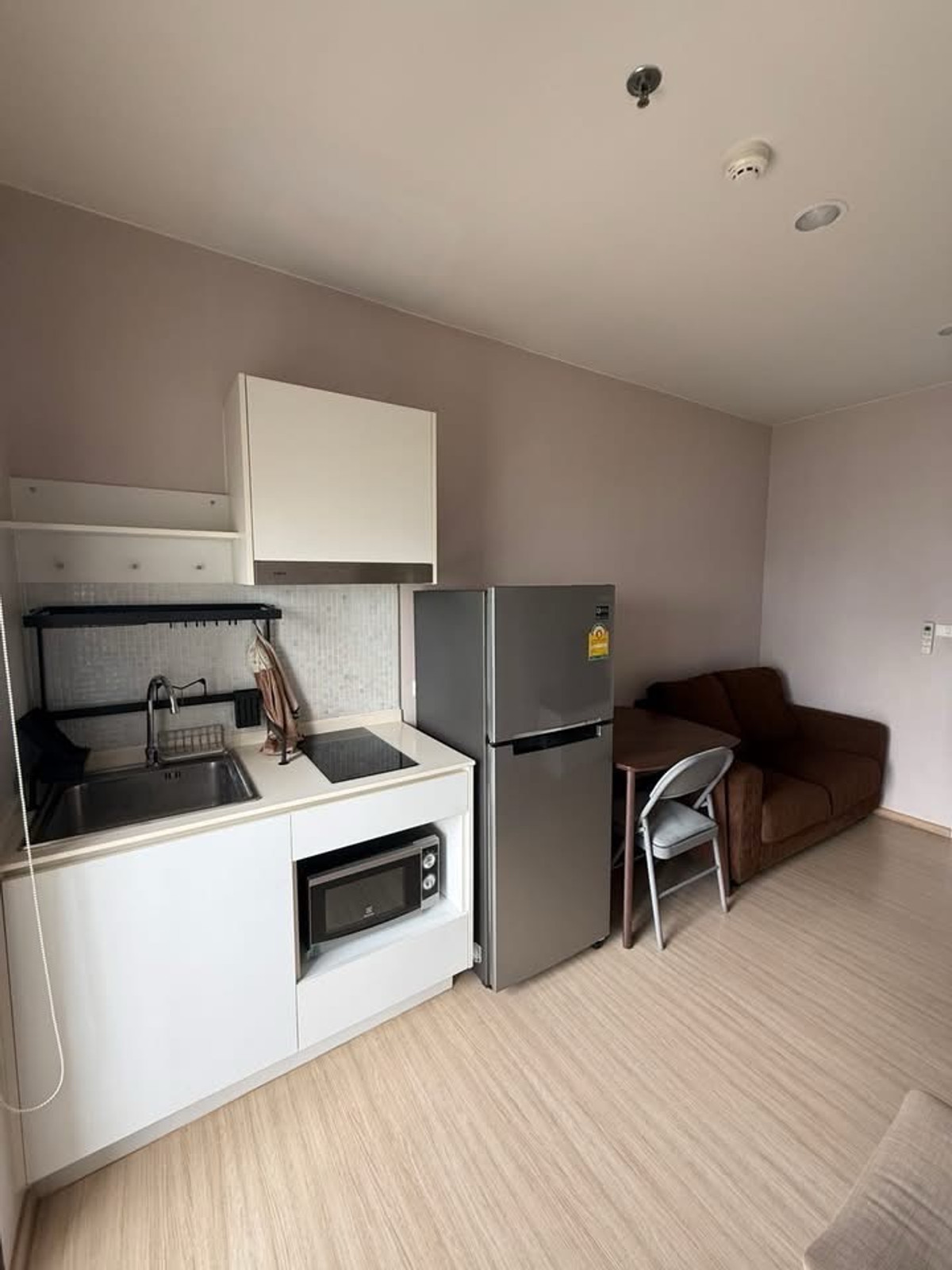 ให้เช่าคอนโดปิ่นเกล้า จรัญสนิทวงศ์ : 🏢 ให้เช่า Plum Condo Pinklao
✨ ทำเลดี ติดถนนสมเด็จพระปิ่นเกล้า ใกล้ MRT บางยี่ขัน พร้อมเข้าอยู่ ✨

💰 ค่าเช่า 12,000 บาท / เดือน (สัญญา 1 ปี)