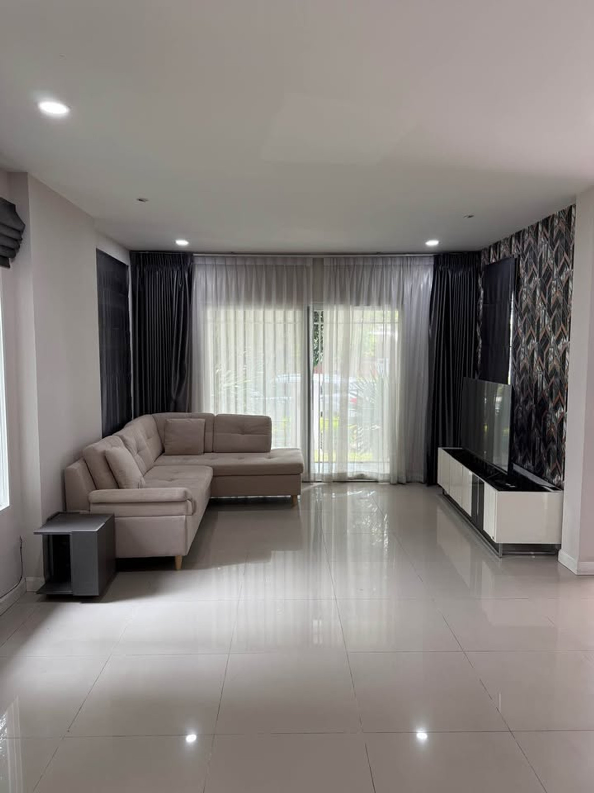 For RentHousePattanakan, Srinakarin : For rent 81.5 sq m, 3 bedrooms, 3 bathrooms, 2-story detached house, Manthana Rama 9, Srinakarin, Krungthep Kreetha Soi 7.