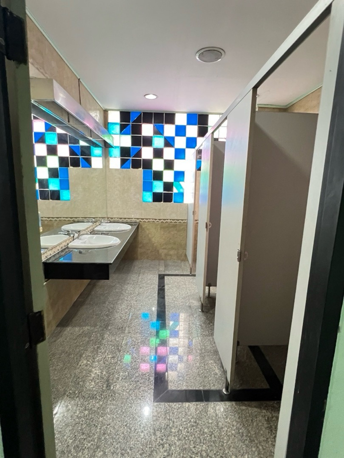 โกดังนนทบุรี บางใหญ่ บางบัวทอง : เช่า/ขาย อาคารสำนักงานพร้อมโกดัง ต.ตลาดขวัญอ.เมืองนนทบุรี จ.นนทบุรี สำนักงาน 4 ชั้น ขนาด1,400 ตร.ม เช่า 175,000 บาท ขาย 29,900,000 บาท