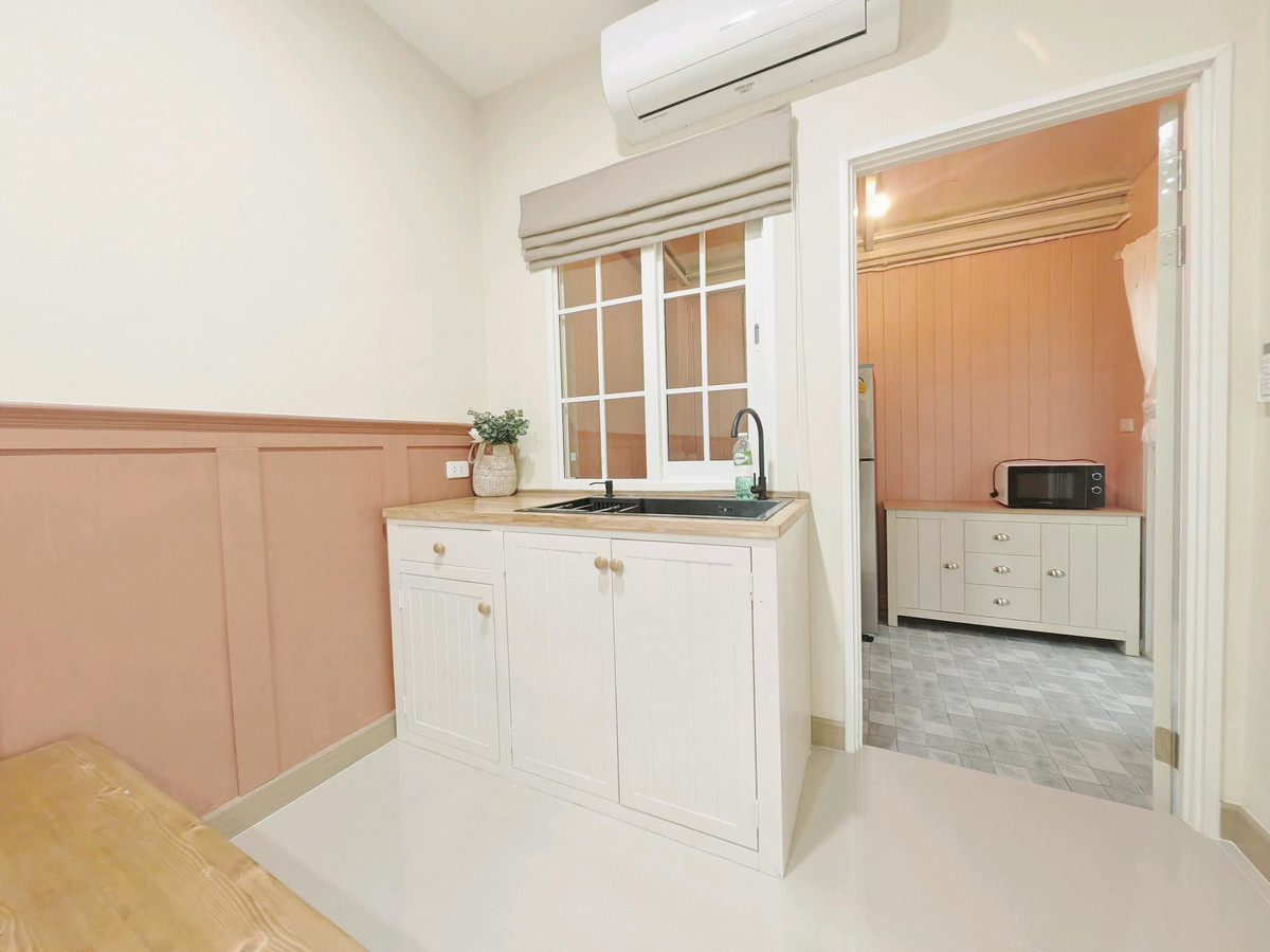 For RentTownhomePathum Thani,Rangsit, Thammasat : Townhouse for rent ✨ Golden Town Future-Rangsit ✨ 3 bedrooms, 2 bathrooms, fully furnished and equipped with appliances.