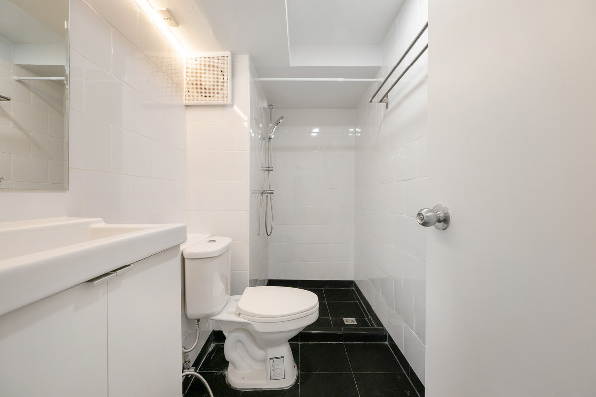 ขายคอนโดบางนา แบริ่ง ลาซาล : ขายคอนโด : 2 ห้องนอน  Bangna Place  คอนโดทำเลทองบางนา!   (Rt-01)