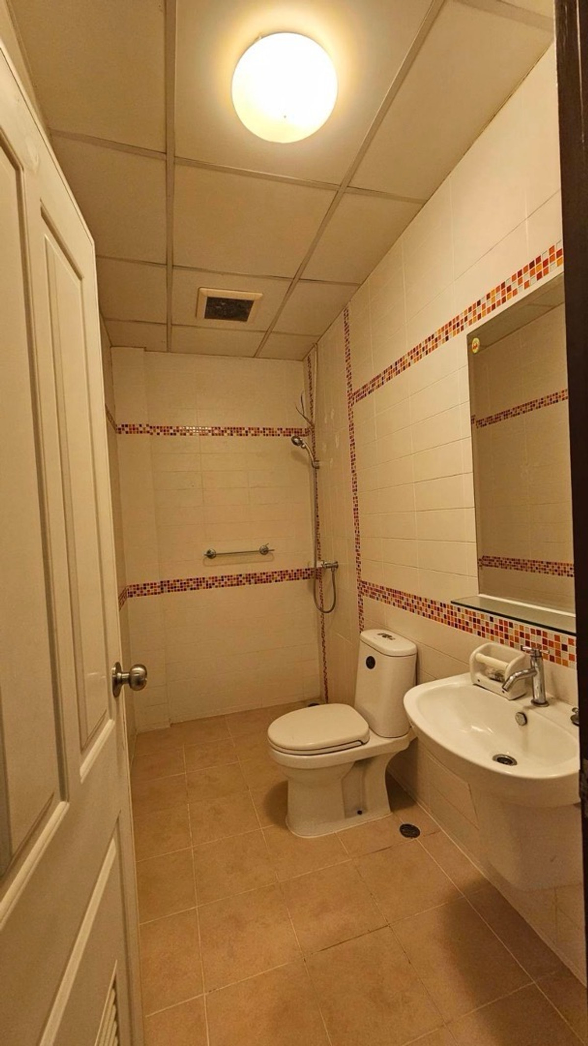 ให้เช่าทาวน์โฮมโชคชัย4 ลาดพร้าว71 : 🏡 ให้เช่า ทาวน์โฮม 4 ชั้น ลาดพร้าว 71 (สุคนธสวัสดิ์)
✨ ทำเลติดถนนใหญ่ พร้อมอยู่ | เหมาะทำ Home Office + อยู่อาศัย
💰 ค่าเช่าเพียง 25,000 บาท / เดือน