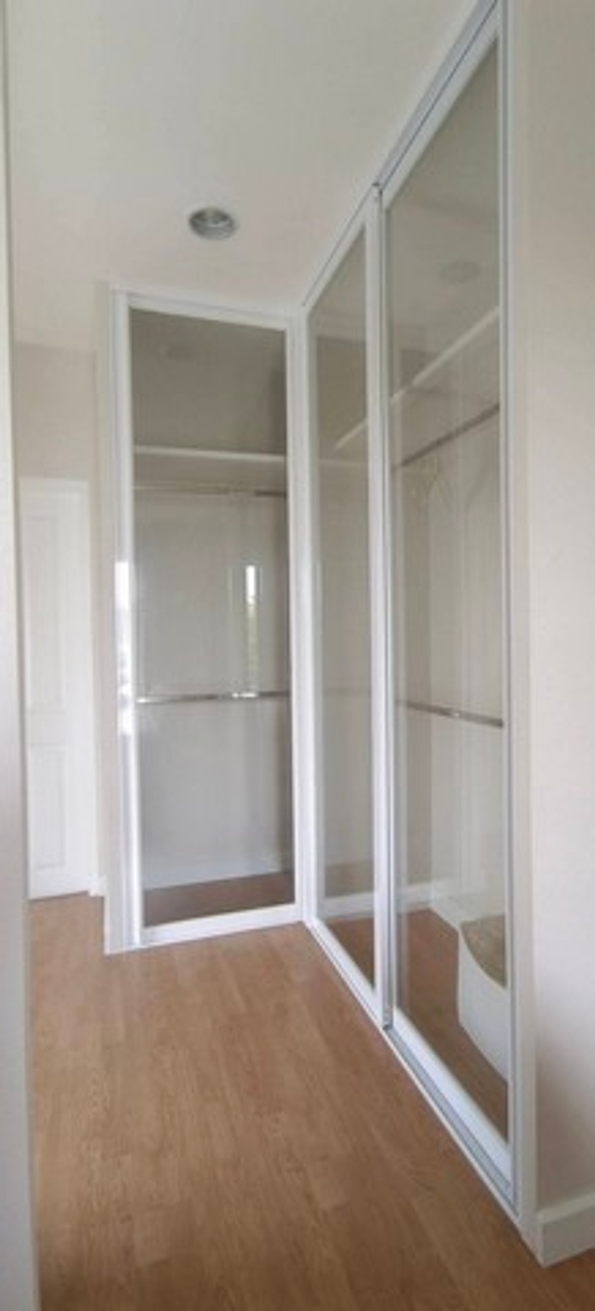 For RentHouseSamut Prakan,Samrong : HR3318 Luxury detached house for rent, Nara Botanic Srinakarin project, close to the Yellow Line, only 200 meters, built-in throughout, ready to move in.