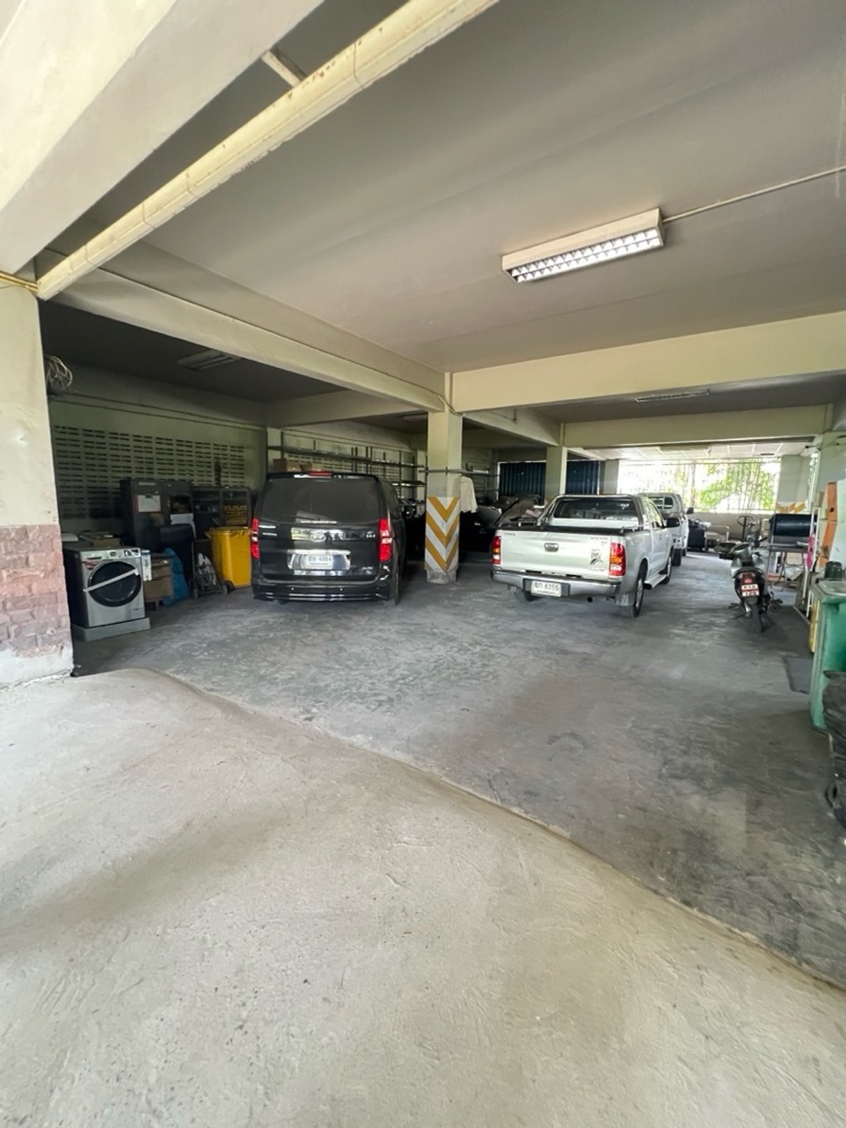 โกดังนนทบุรี บางใหญ่ บางบัวทอง : เช่า/ขาย อาคารสำนักงานพร้อมโกดัง ต.ตลาดขวัญอ.เมืองนนทบุรี จ.นนทบุรี สำนักงาน 4 ชั้น ขนาด1,400 ตร.ม เช่า 175,000 บาท ขาย 29,900,000 บาท