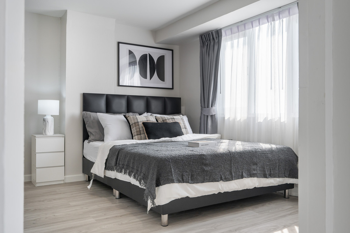 ขายคอนโดบางนา แบริ่ง ลาซาล : ขายคอนโด : 2 ห้องนอน  Bangna Place  คอนโดทำเลทองบางนา!   (Rt-01)