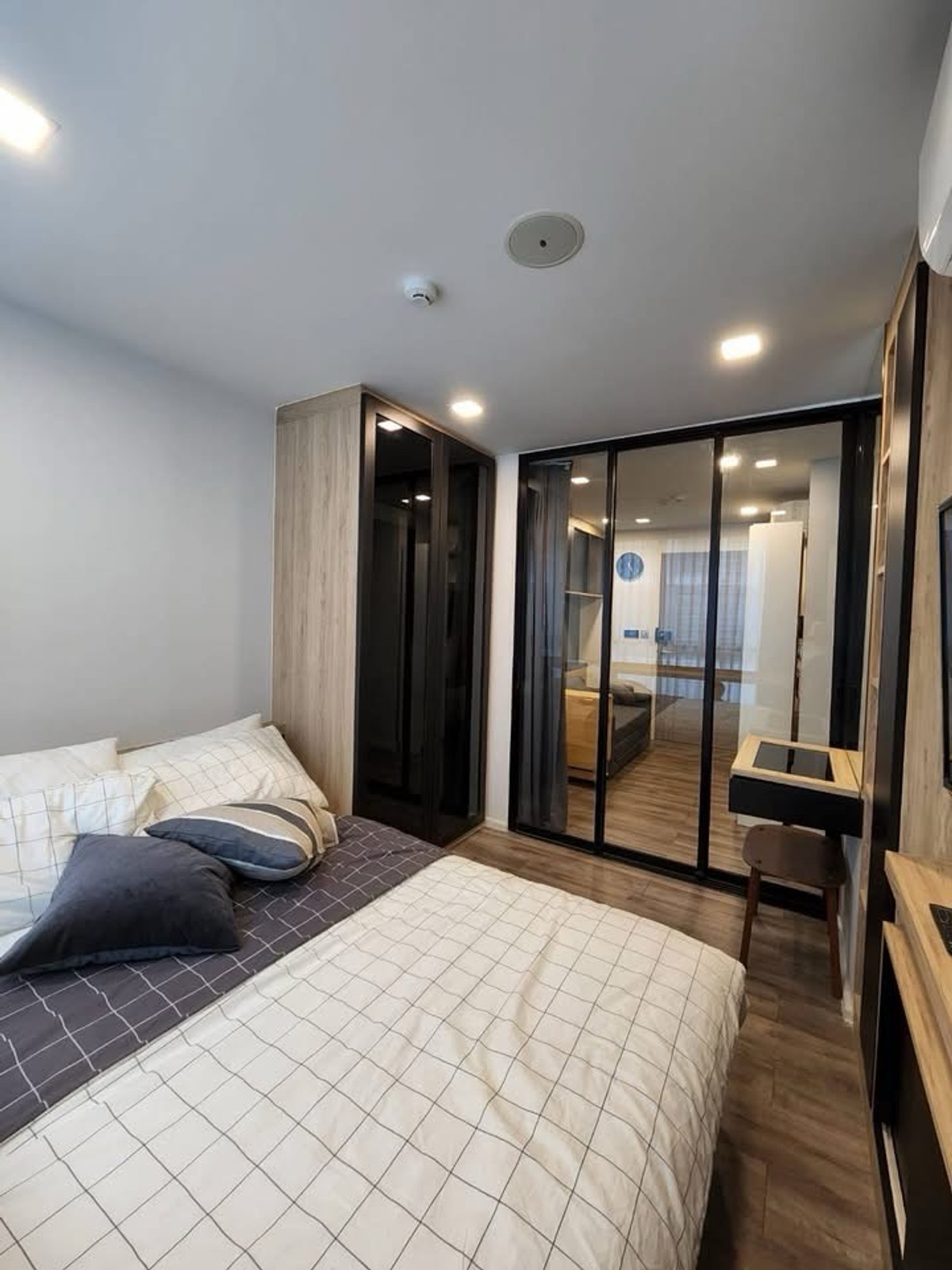 ให้เช่าคอนโดรัชดา ห้วยขวาง : 🏢 ให้เช่า Atmoz รัชดา – ห้วยขวาง
✨ คอนโดทำเลดี ใกล้ MRT เดินทางสะดวก พร้อมเข้าอยู่ ✨

💰 ค่าเช่า 15,000 บาท / เดือน (รวมค่าส่วนกลาง)