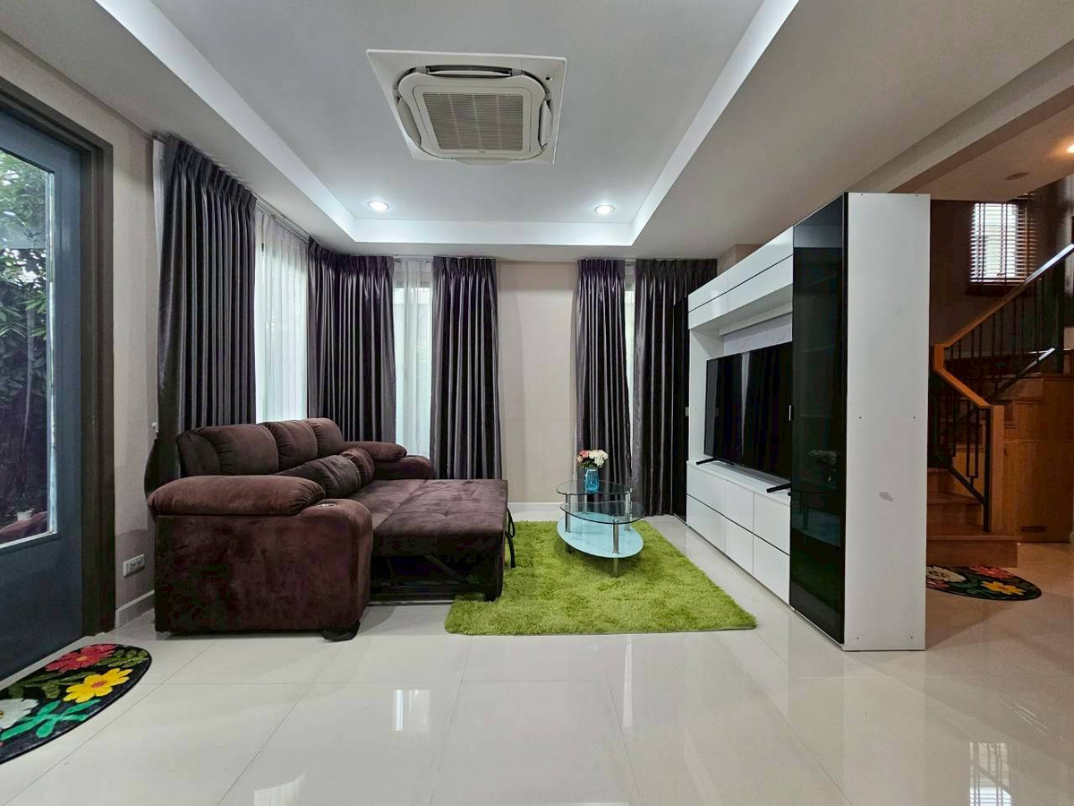 บ้านวิภาวดี ดอนเมือง หลักสี่ : ให้เช่า/ขาย บ้านหรู 3ชั้น  ภัสสร สรงประภา ดอนเมือง เนื้อที่มากถึง 60 ตรว. พื้นที่ใช้สอย 275 ตร.ม. 5 ห้องนอน  6ห้องน้ำ บ้านหลังพิเศษไม่มีบ้านตรงข้าม เป็น Private Zone ตกแต่งครบ Fully Furnished  ทำเลดีเดินทางเข้าเมืองสะดวก ใกล้สนามบินดอนเมือง