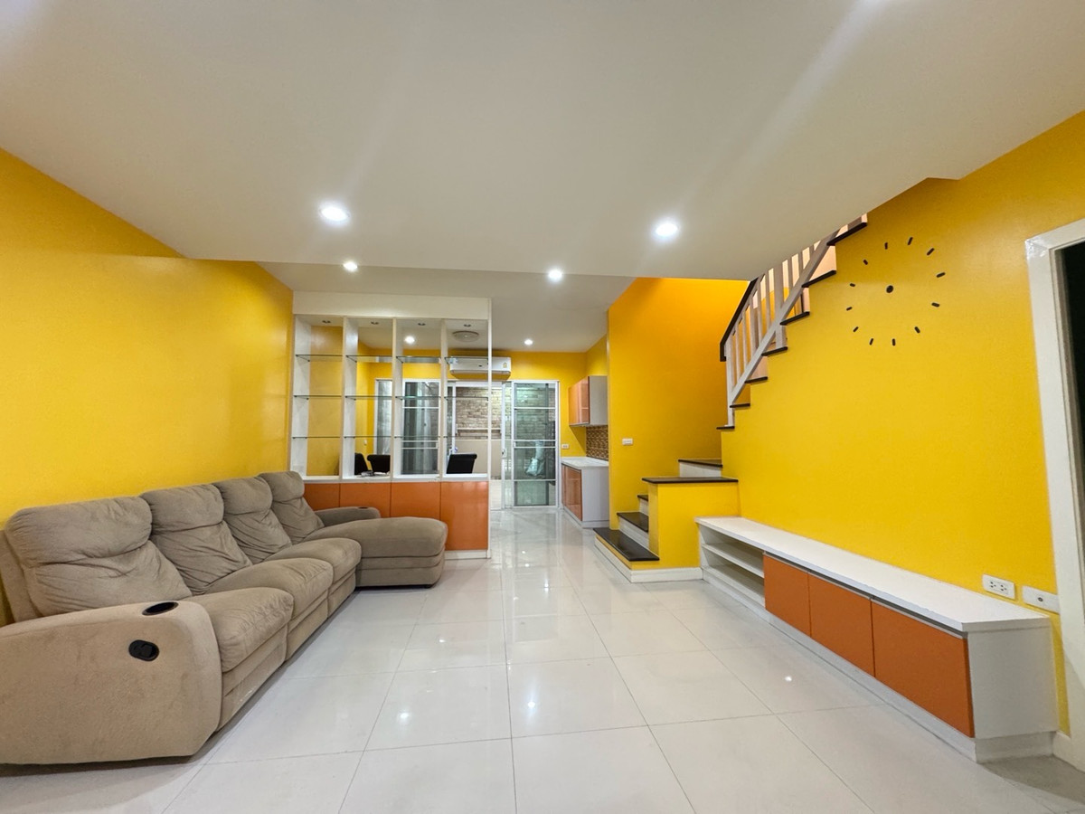 For RentTownhomeYothinpattana,CDC : 💚Town plus x Yothin Phatthana 7, Pradit Manutham Road, furniture + complete appliances, near CDC Central Eastville Ekkamai-Ramindra Expressway 💚