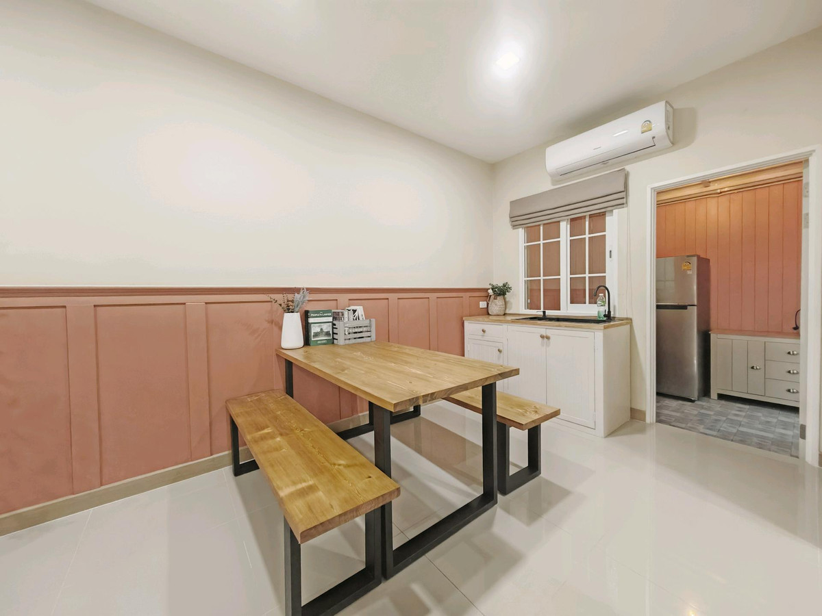 For RentTownhomePathum Thani,Rangsit, Thammasat : Townhouse for rent ✨ Golden Town Future-Rangsit ✨ 3 bedrooms, 2 bathrooms, fully furnished and equipped with appliances.