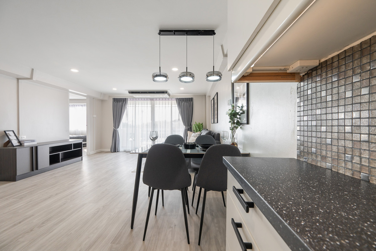 ขายคอนโดบางนา แบริ่ง ลาซาล : ขายคอนโด : 2 ห้องนอน  Bangna Place  คอนโดทำเลทองบางนา!   (Rt-01)